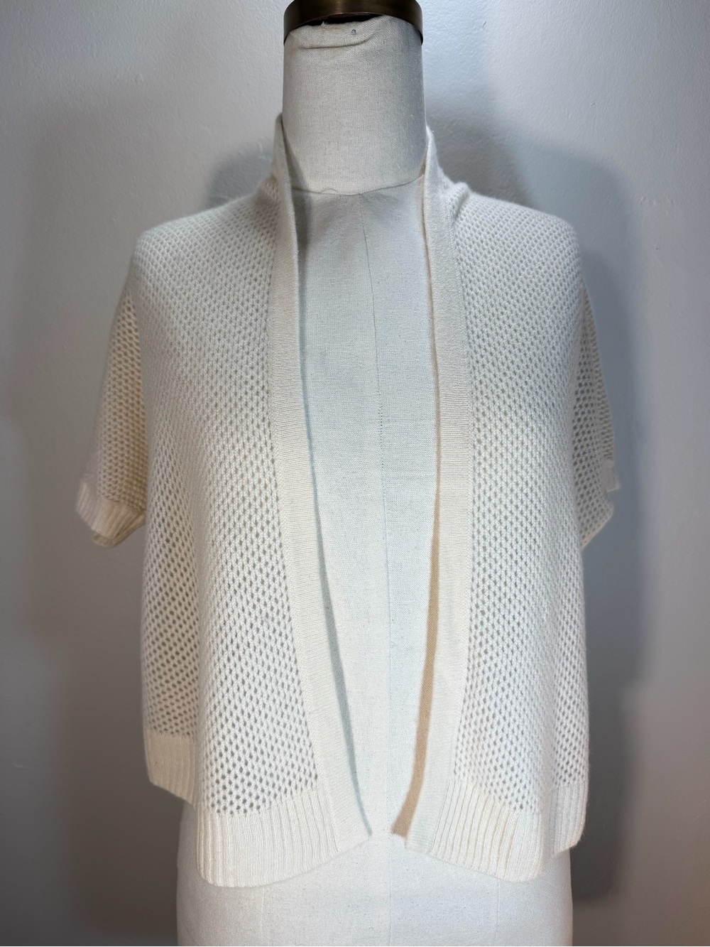 White + Warren 100% CashmereOpen-Front Short Sleeve Knit Shrug in Cream